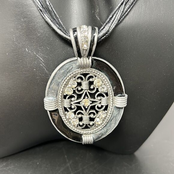 Beautiful necklace with earring - Picture 2 of 5